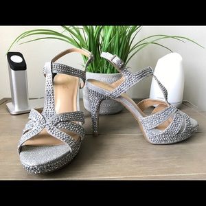 SILVER GEMS WEDDING SHOES ACCEPTING OFFERS!